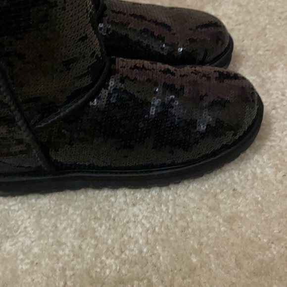 UGG Australia Classic Short Sparkles Boots Size 8 Color Black - Picture 3 of 14